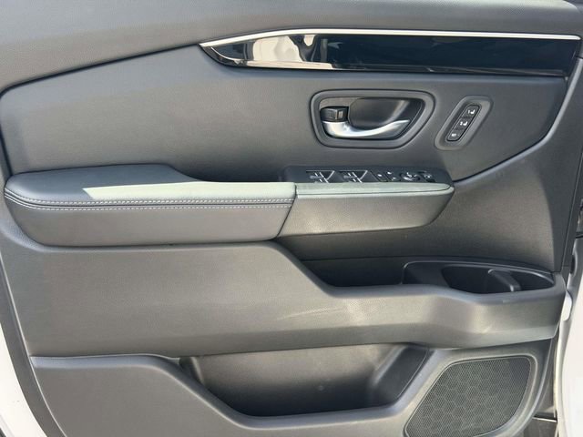 Used 2025 Honda Pilot Touring image 11