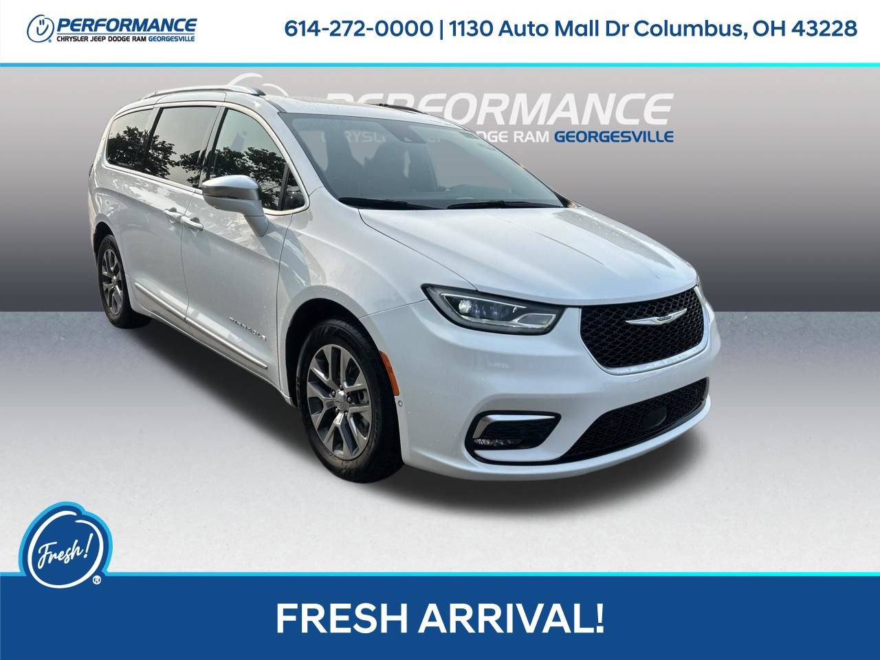 Used 2024 Chrysler Pacifica Pinnacle FWD image 1