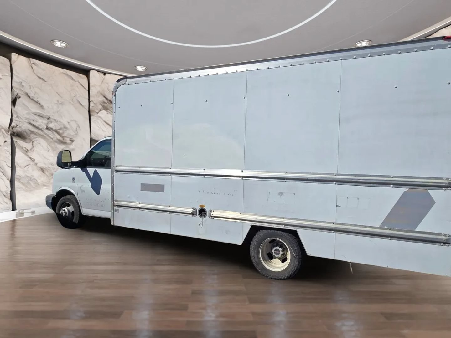 Used 2012 GMC Savana 3500 RWD image 4