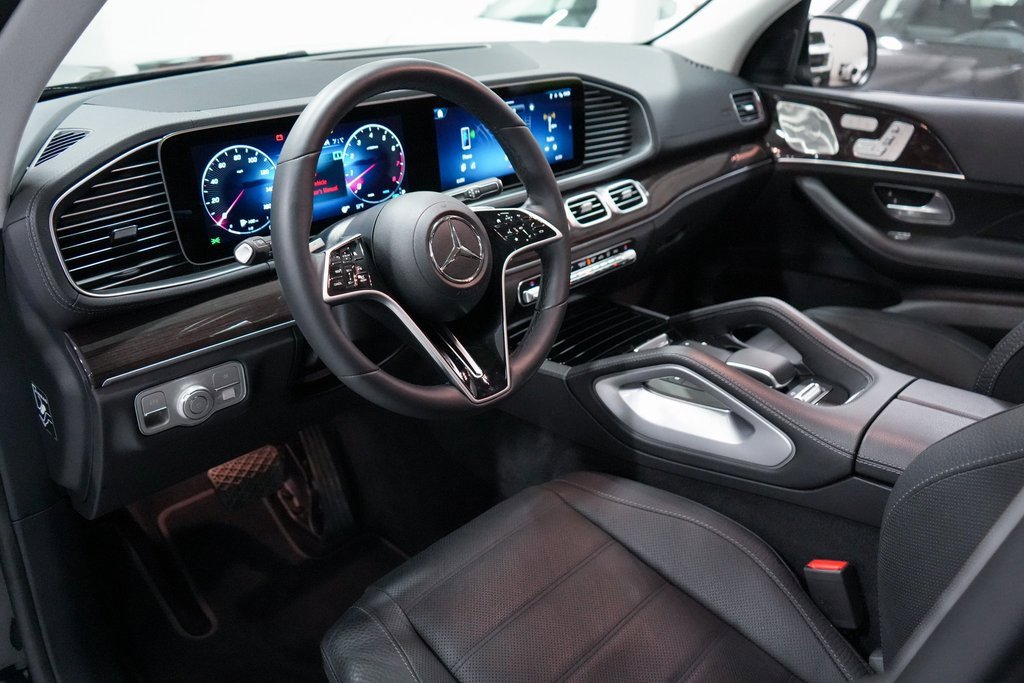 Used 2024 Mercedes-Benz GLS 450 4MATIC image 10