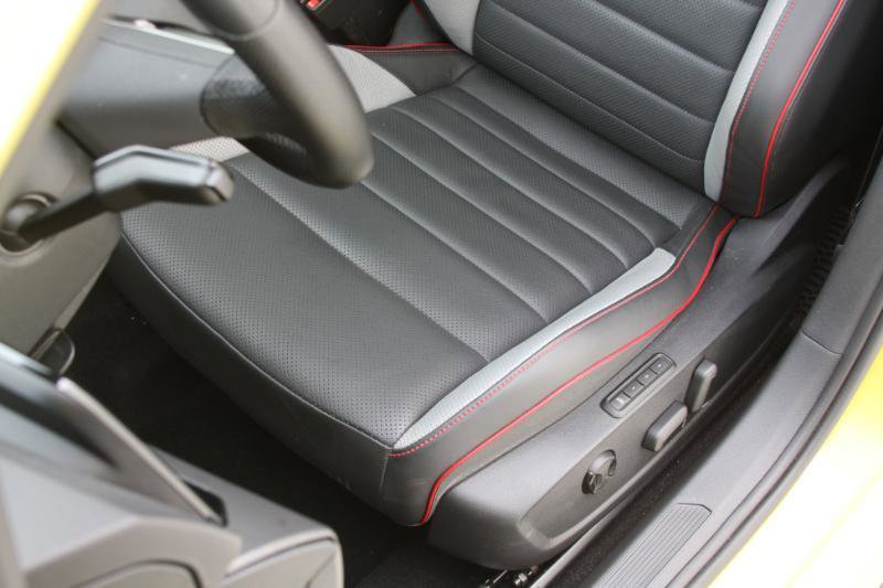 Used 2022 Volkswagen GTI Autobahn FWD image 28