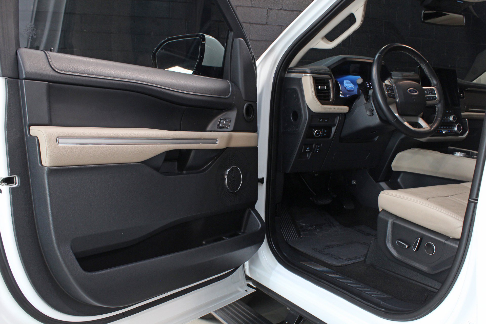 Used 2023 Ford Expedition Max Limited AWD/4WD image 25