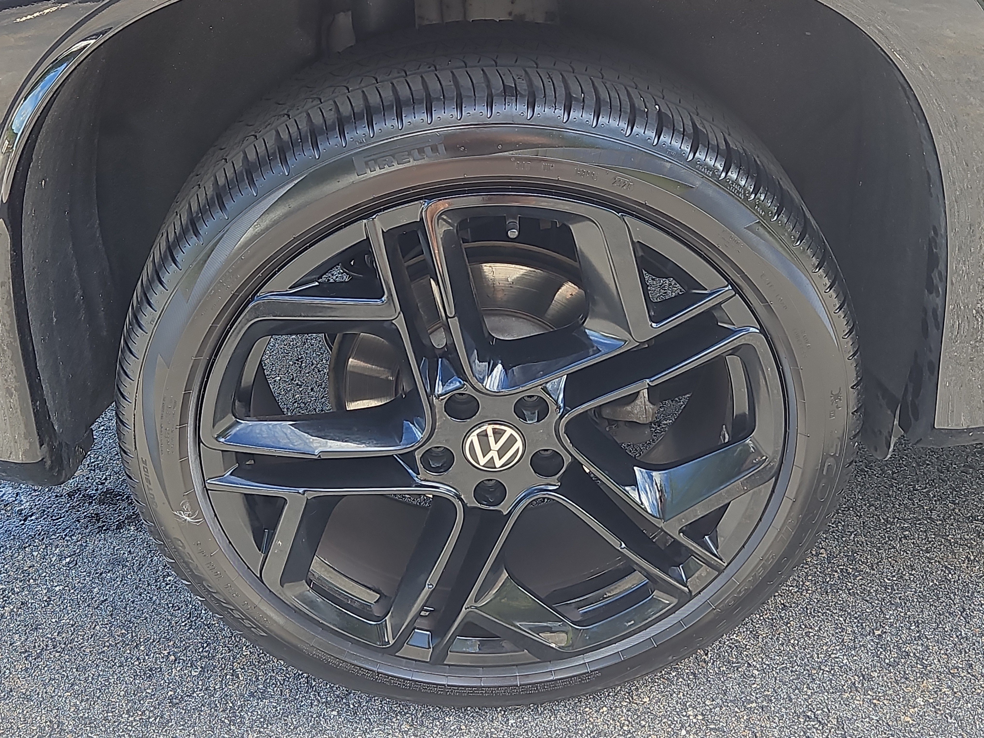 Used 2025 Volkswagen Tiguan SE R-Line AWD/4WD image 29
