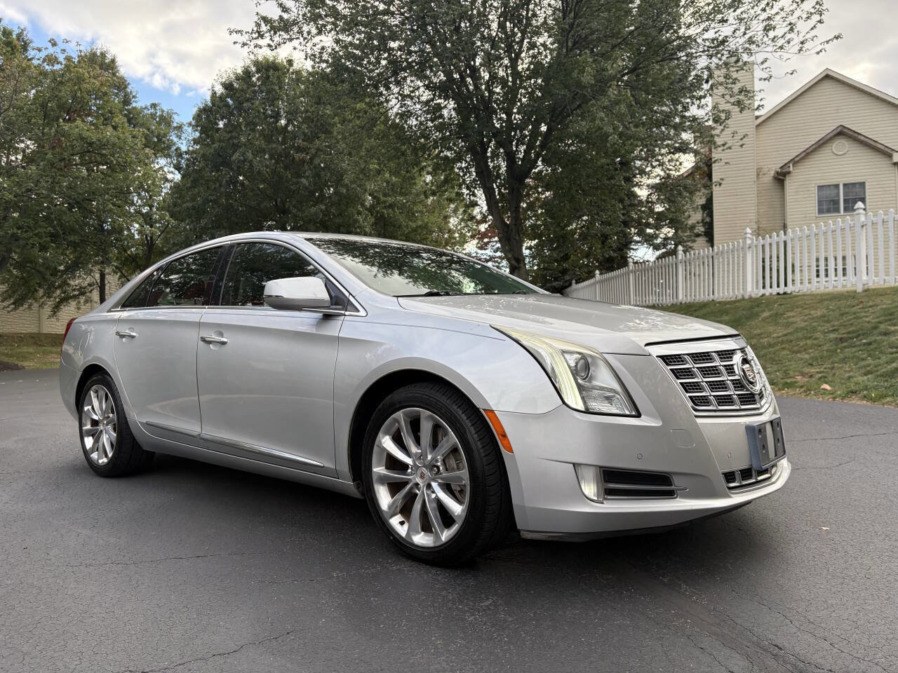 Used 2013 Cadillac XTS Luxury w/ Driver Awareness Package image 3