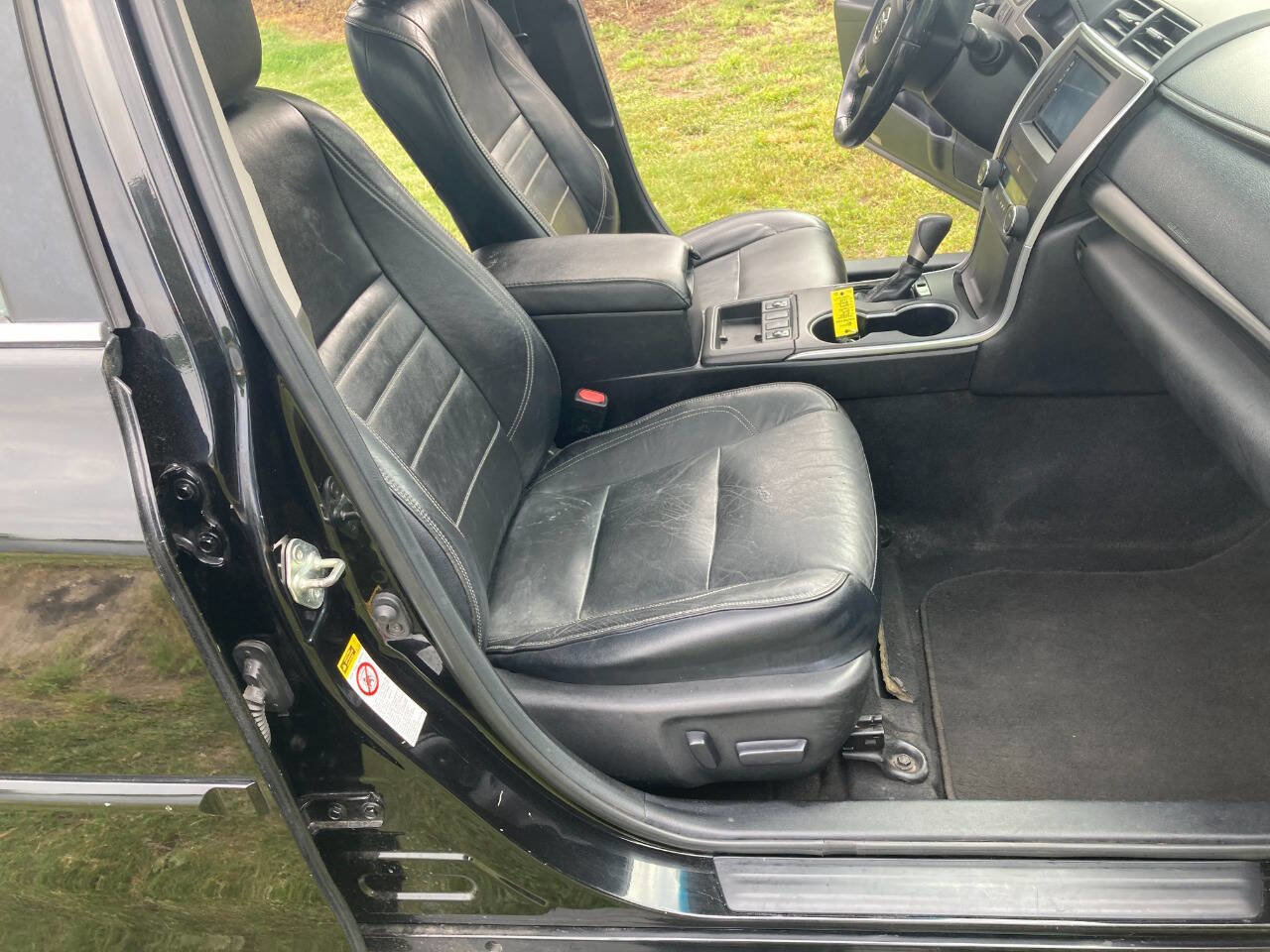 Used 2015 Toyota Camry XLE w/ Moonroof Package image 5