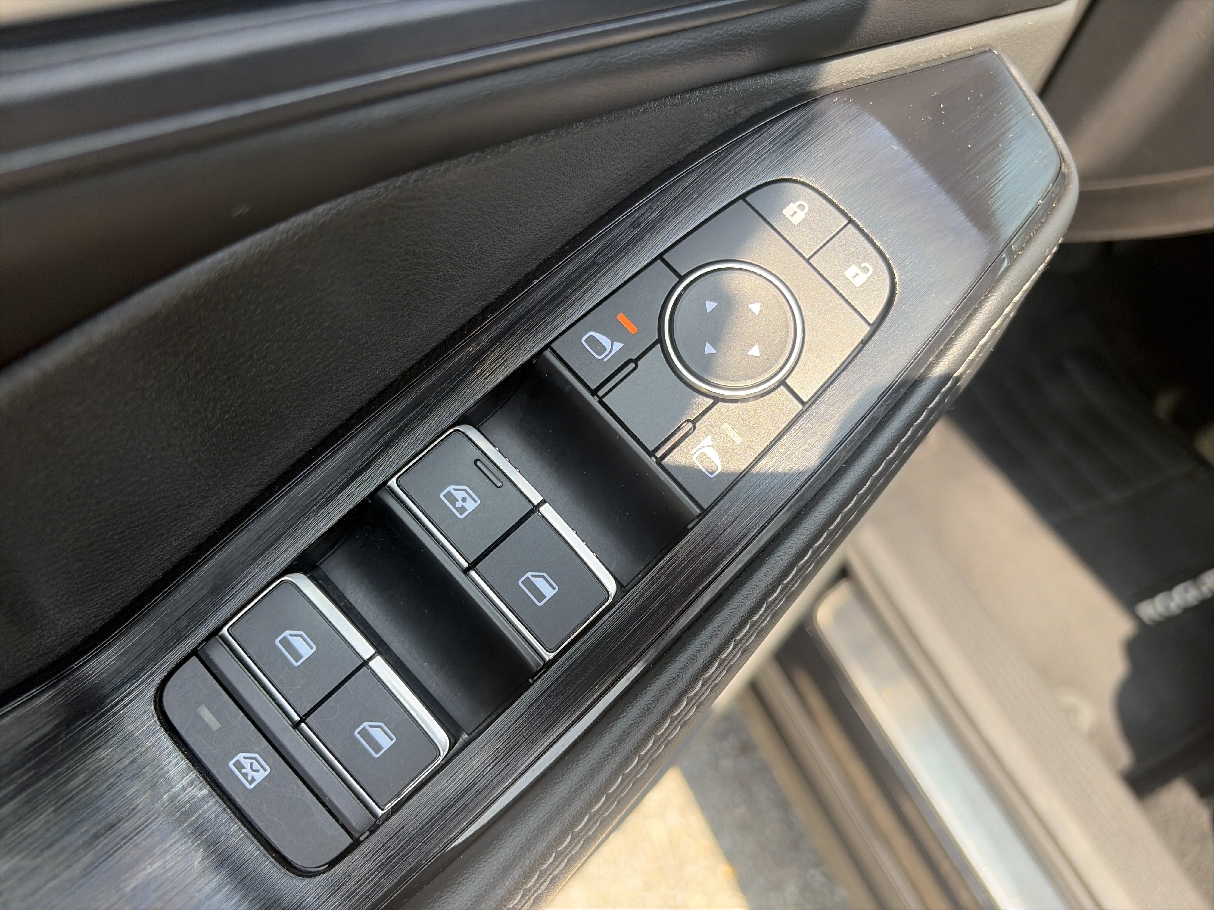 Certified 2023 Nissan Rogue SL w/ SL Premium Package AWD/4WD image 24