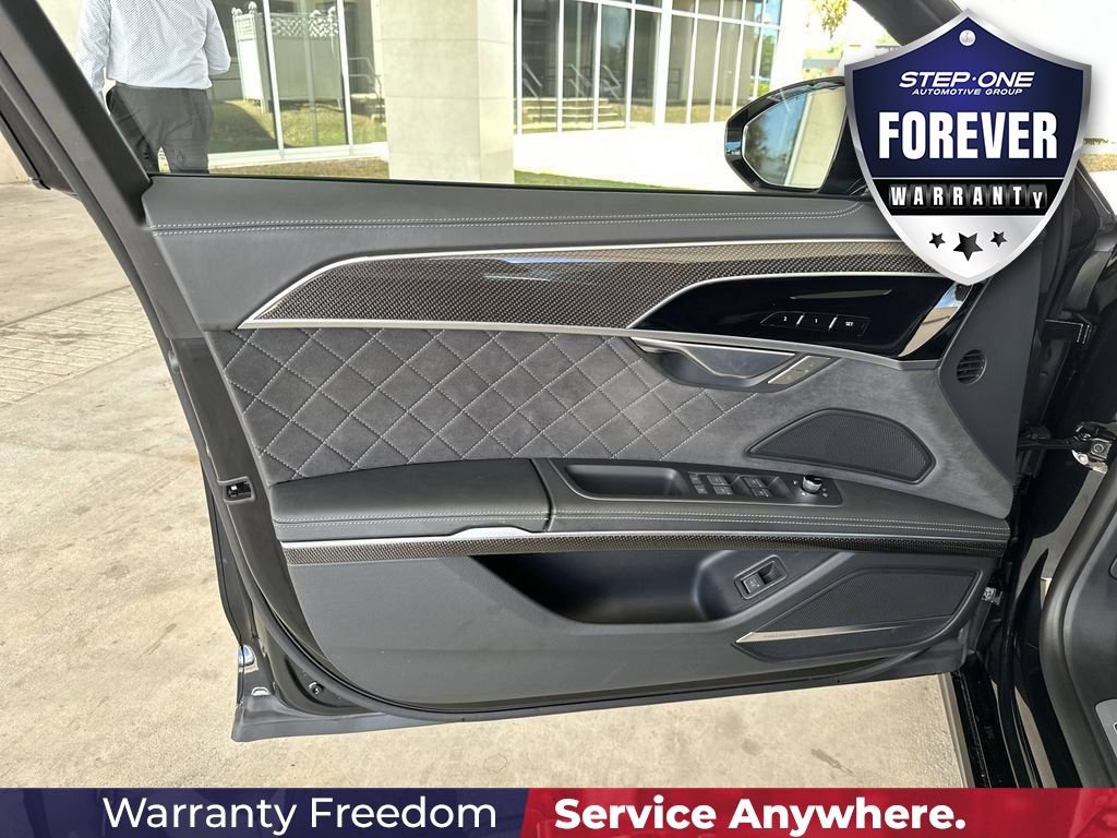 Used 2024 Audi S8 AWD/4WD image 11