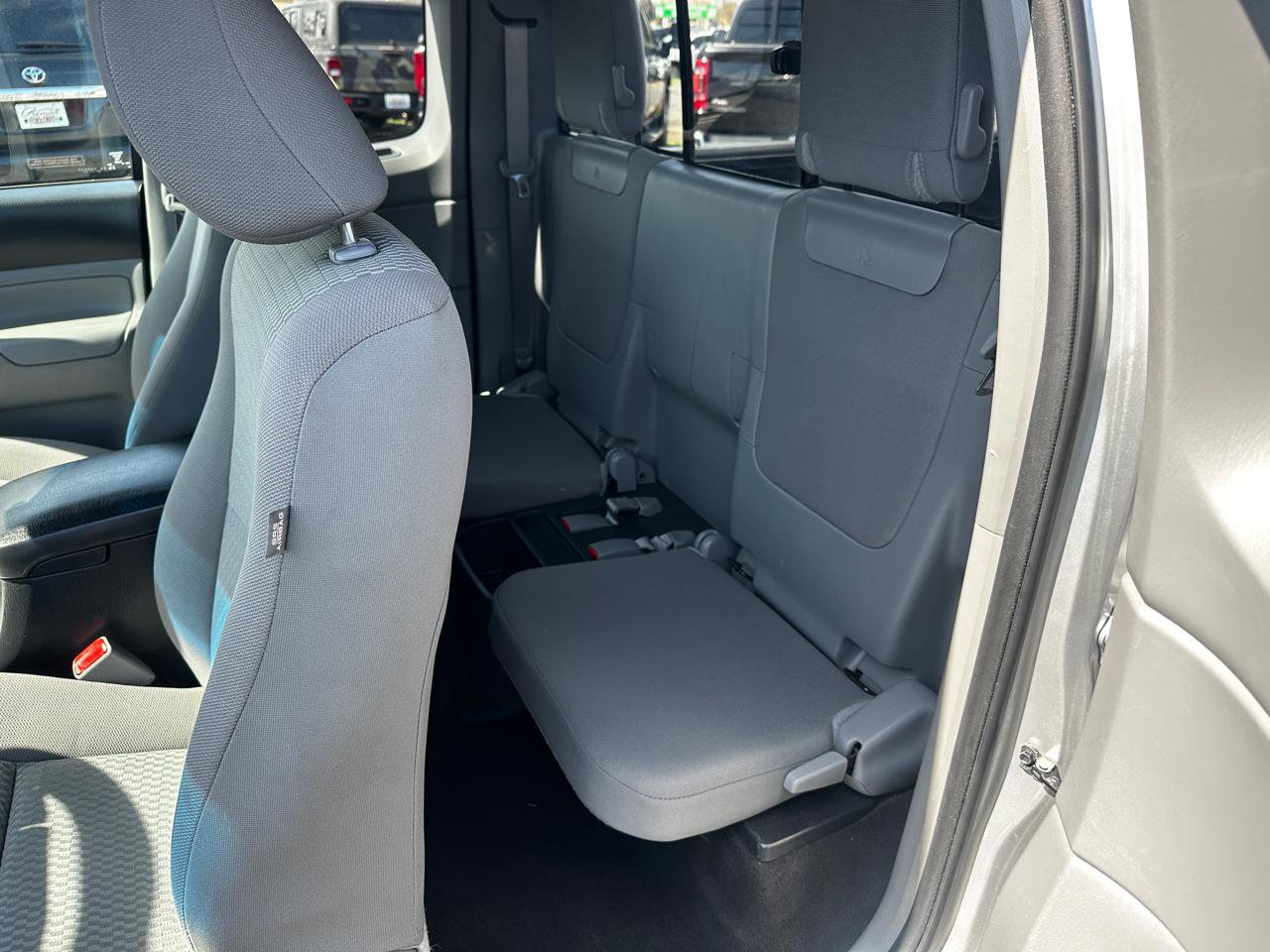 Used 2013 Toyota Tacoma 4x4 Access Cab V6 w/ SR5 Pkg image 16