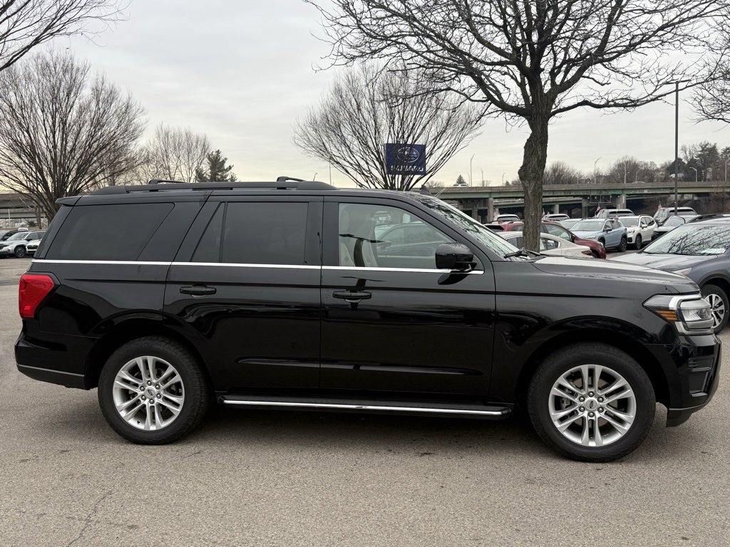 Used 2022 Ford Expedition XLT image 5