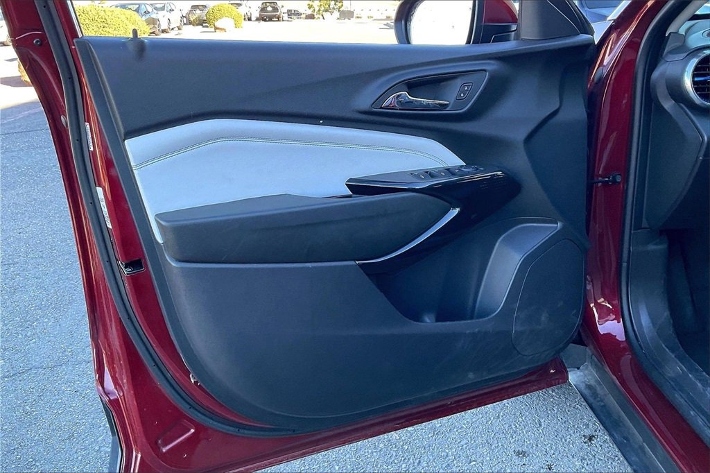 Used 2025 Chevrolet Trax LT image 21