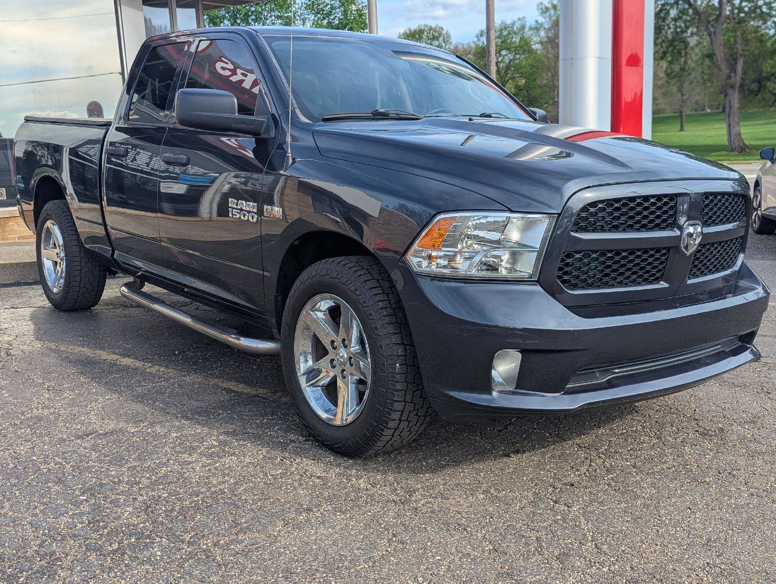 Used 2017 RAM 1500 Express w/ Express Value Package AWD/4WD image 1