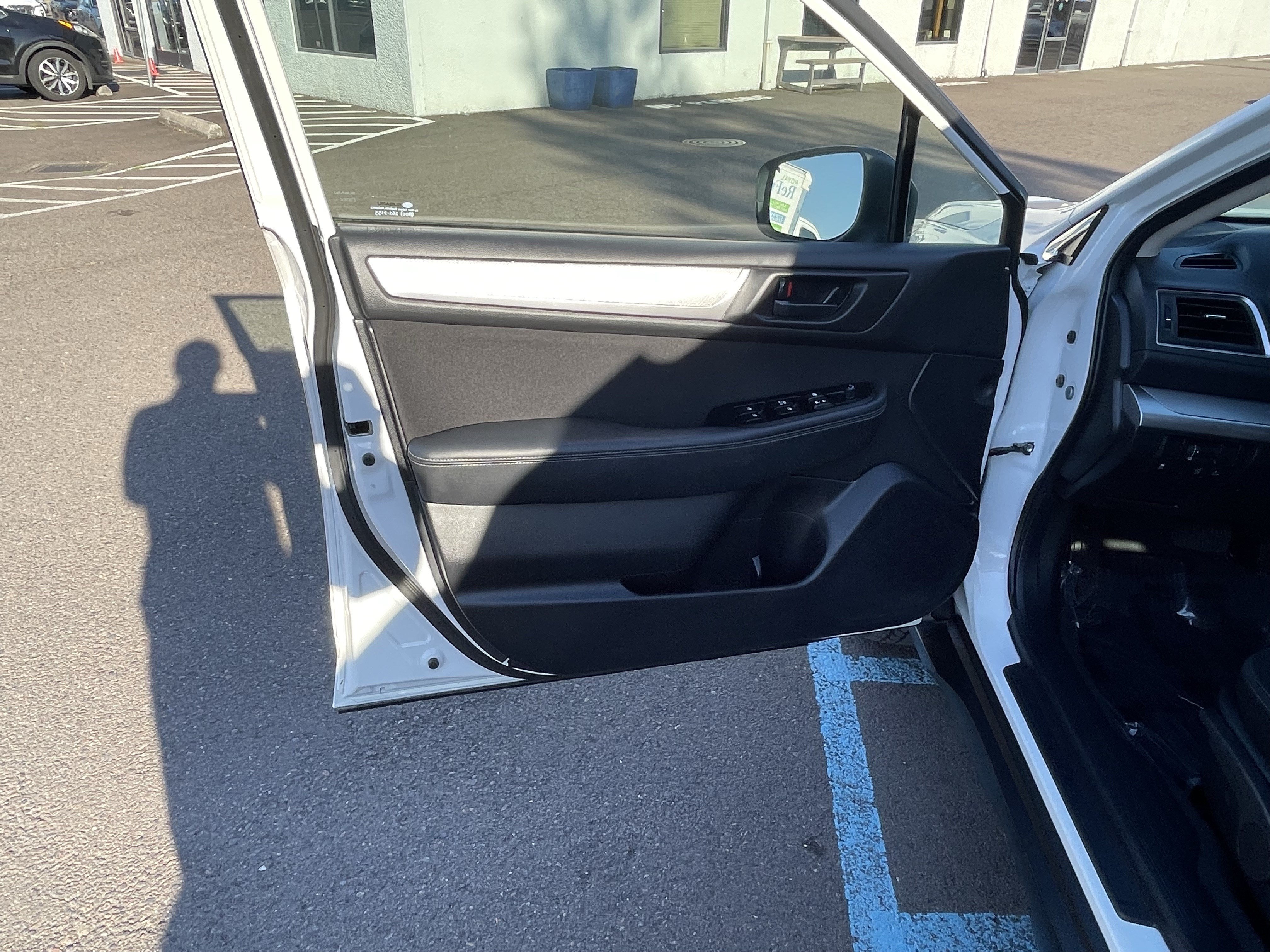 Used 2019 Subaru Outback 2.5i AWD/4WD image 16