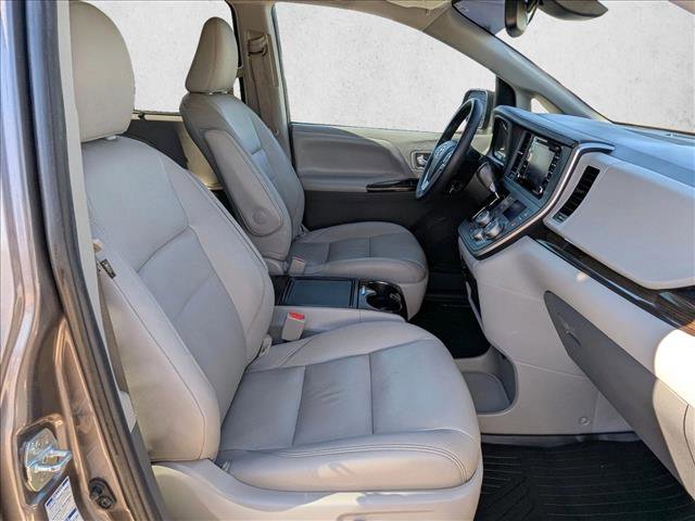 Used 2020 Toyota Sienna XLE w/ XLE Navigation Package image 27