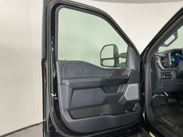 Used 2026 Ford F450 Platinum w/ FX4 Off-Road Package AWD/4WD image 17