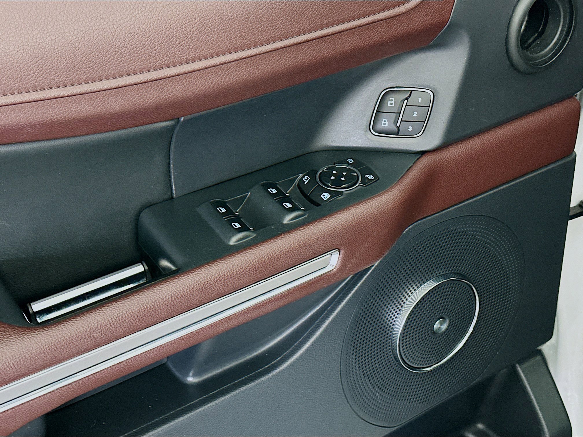 Used 2024 Ford Expedition Limited image 15