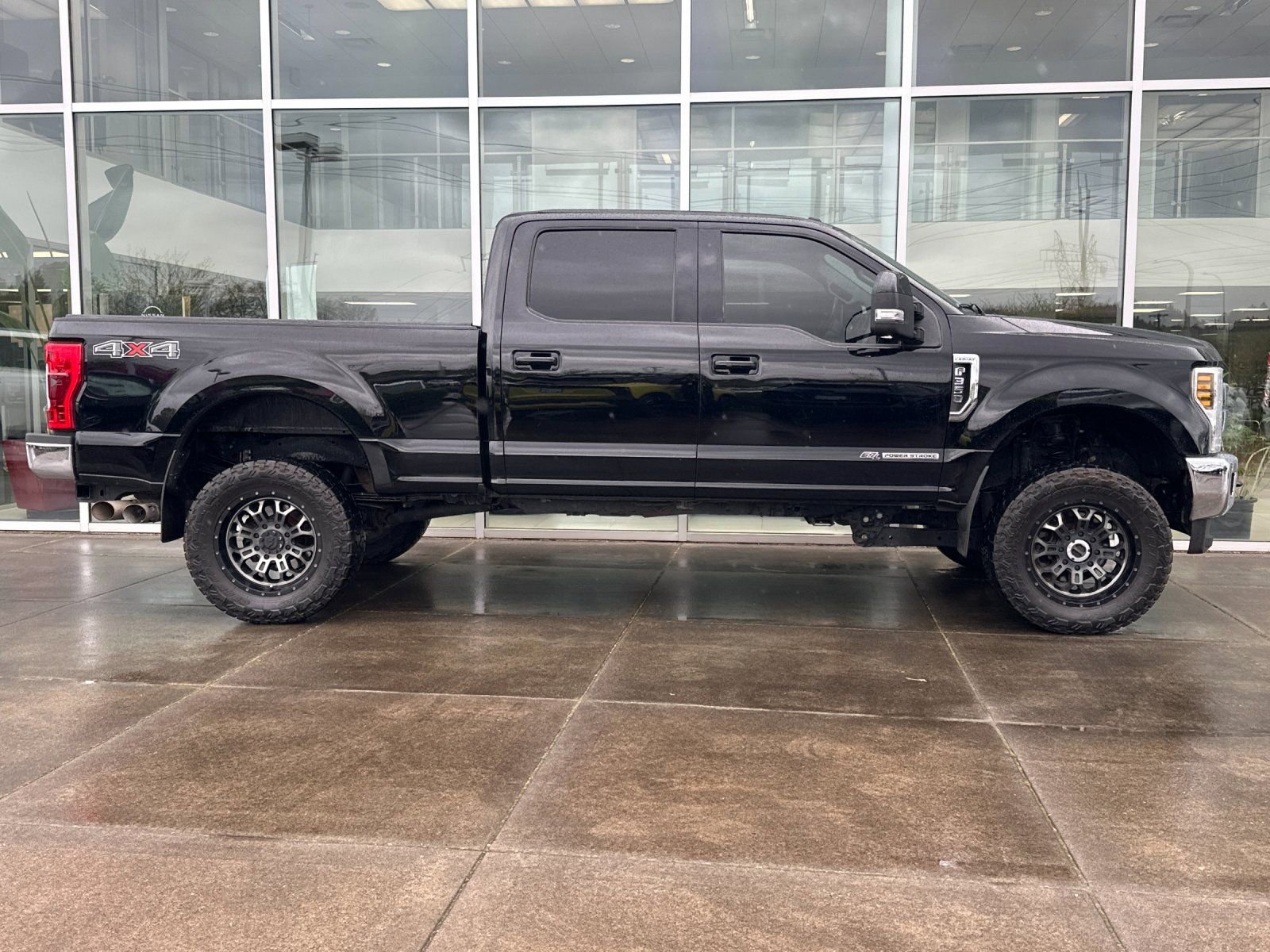 Used 2018 Ford F350 Lariat w/ Lariat Ultimate Package AWD/4WD image 2