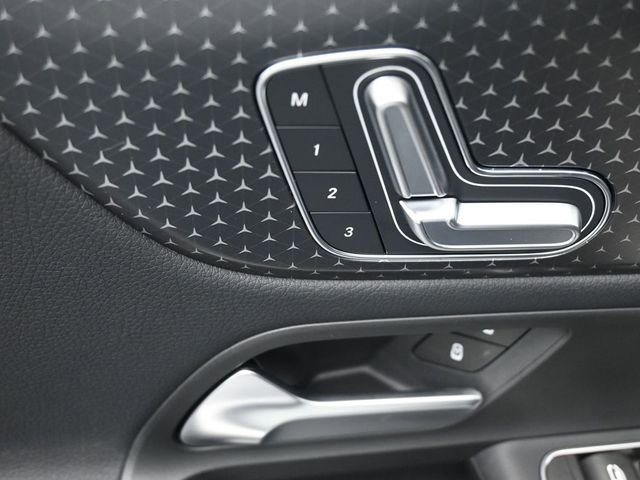 New 2025 Mercedes-Benz GLA 250 4MATIC image 13