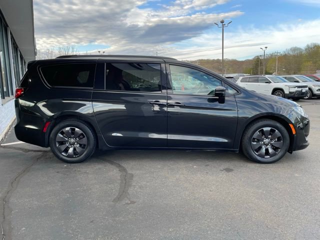 Used 2020 Chrysler Pacifica Limited w/ Quick Oder Package 2EV RED-S FWD image 4