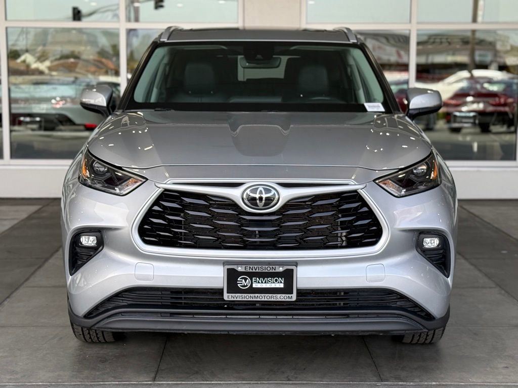 Used 2024 Toyota Highlander XLE AWD/4WD image 5