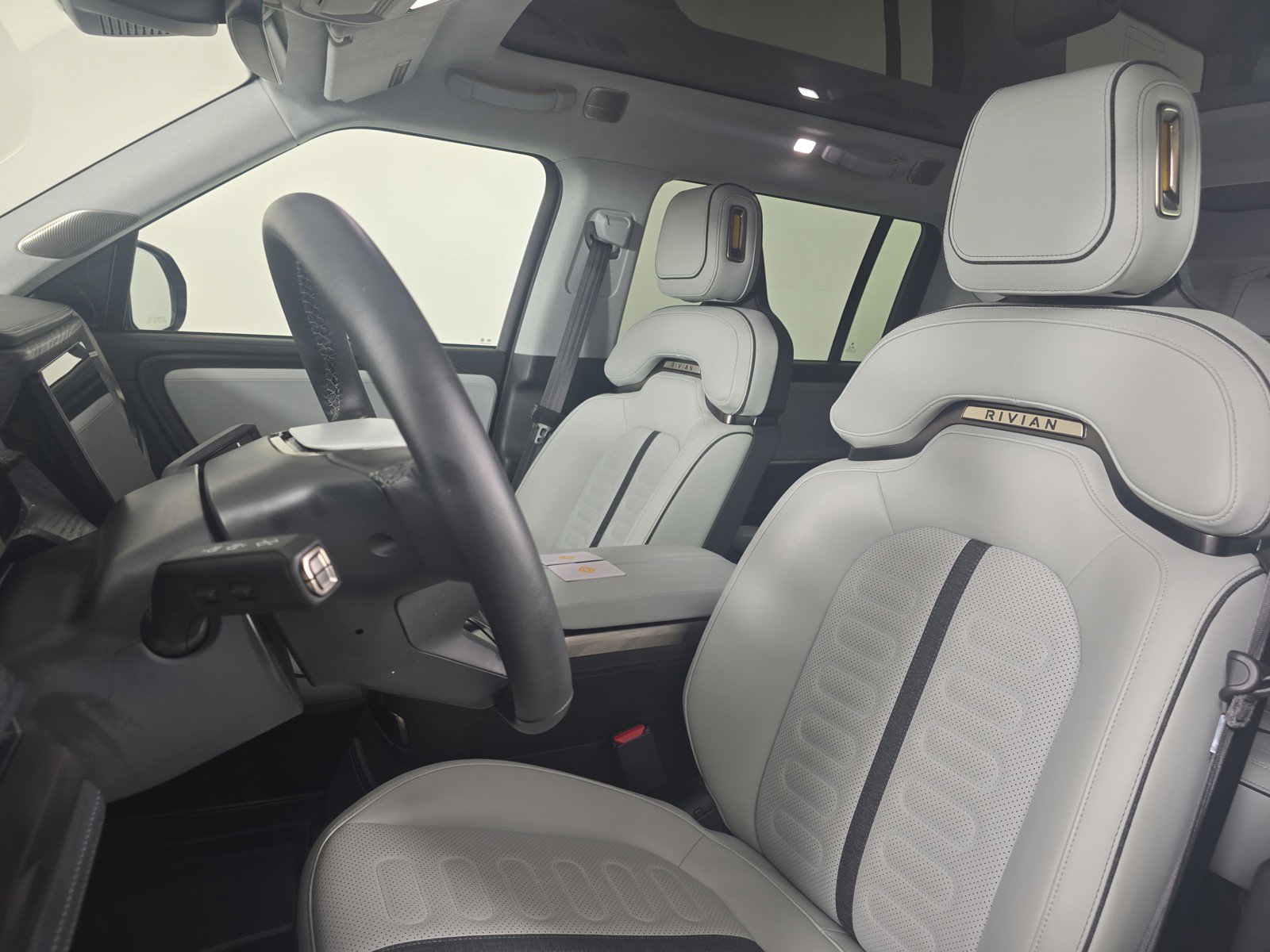 Used 2024 Rivian R1S Adventure AWD/4WD image 20