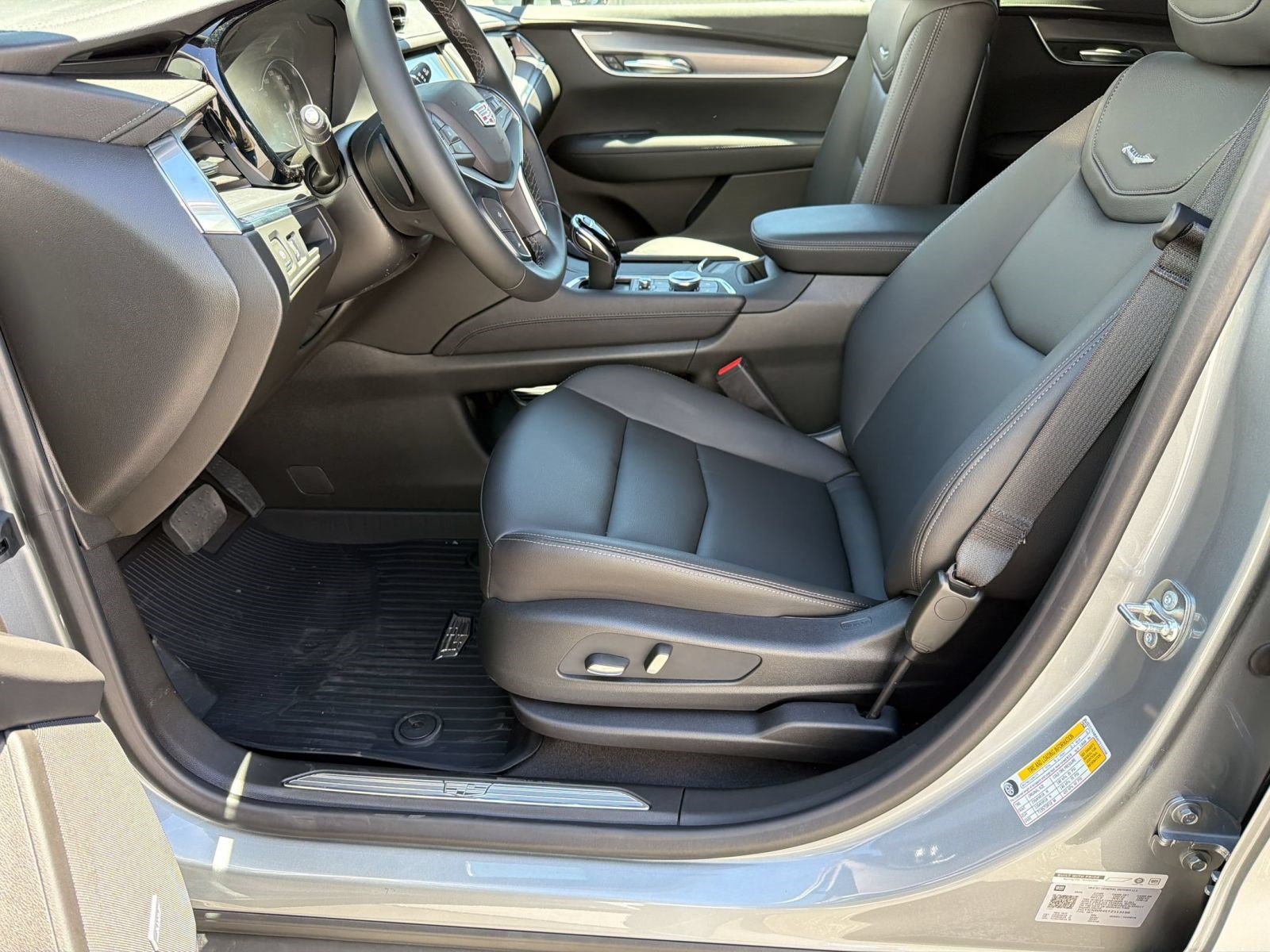 New 2026 Cadillac XT5 Luxury w/ LPO, Floor Liner Package AWD/4WD image 4