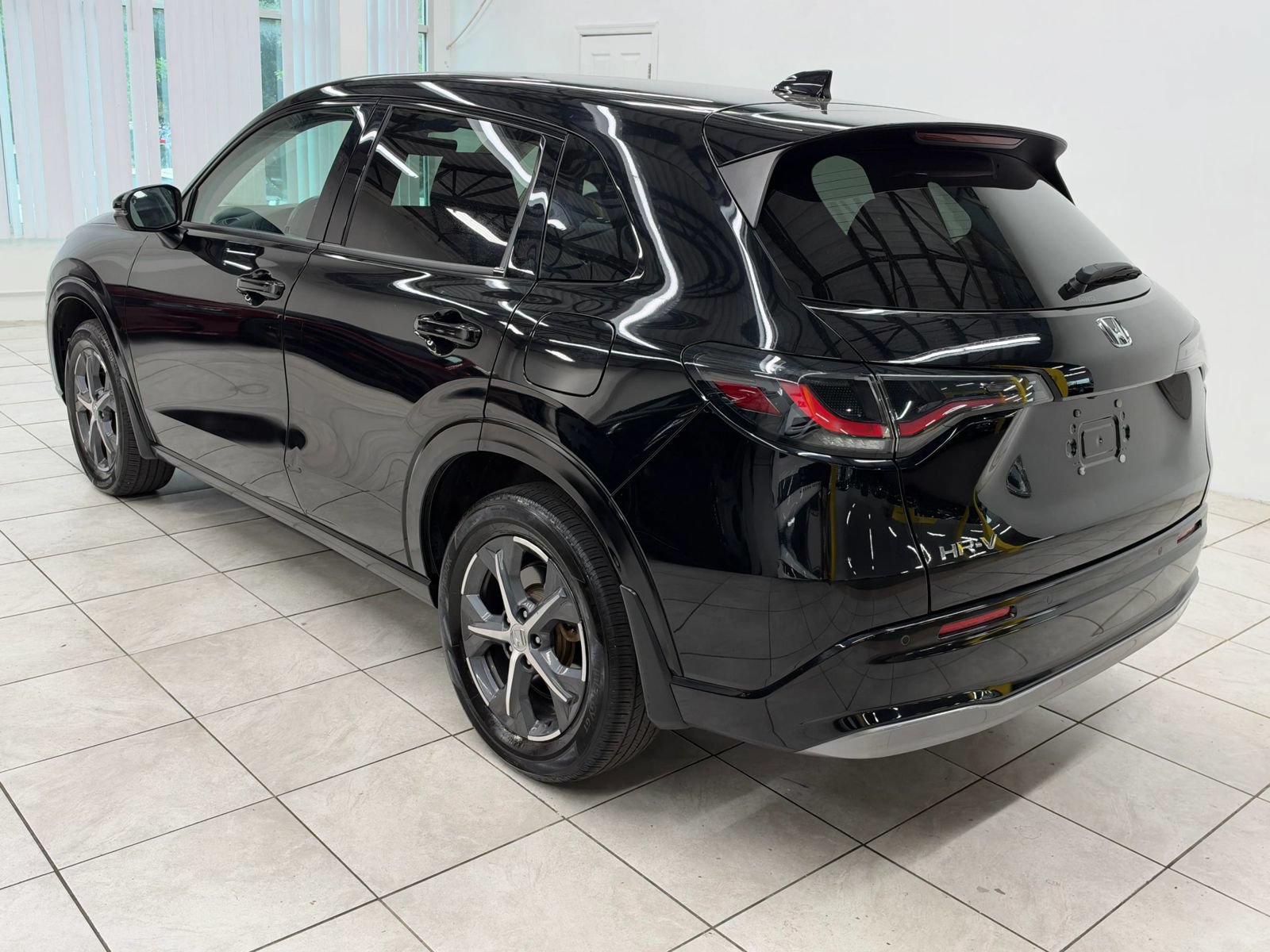 Used 2024 Honda HR-V EX-L image 7