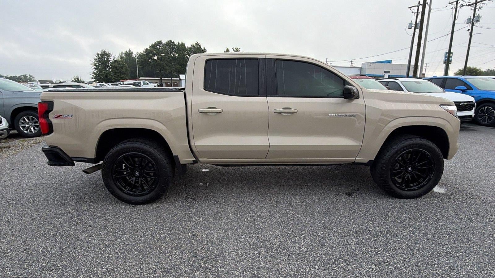 Used 2023 Chevrolet Colorado Z71 w/ Advanced Trailering Package AWD/4WD image 8