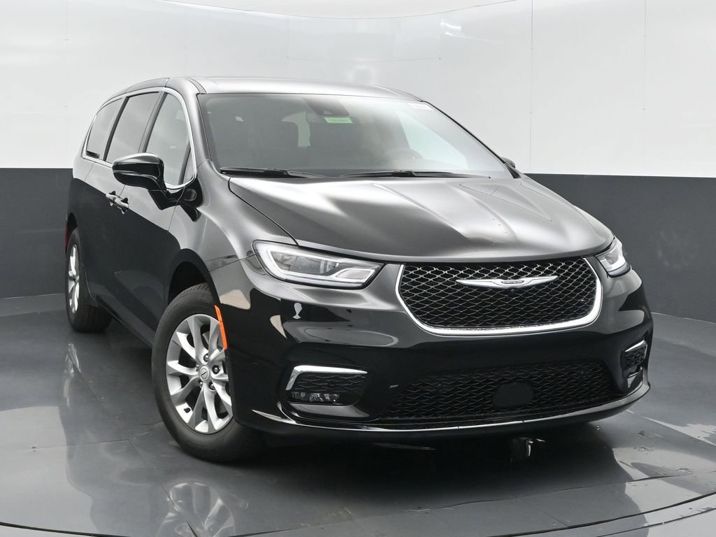New 2026 Chrysler Pacifica Select image 2