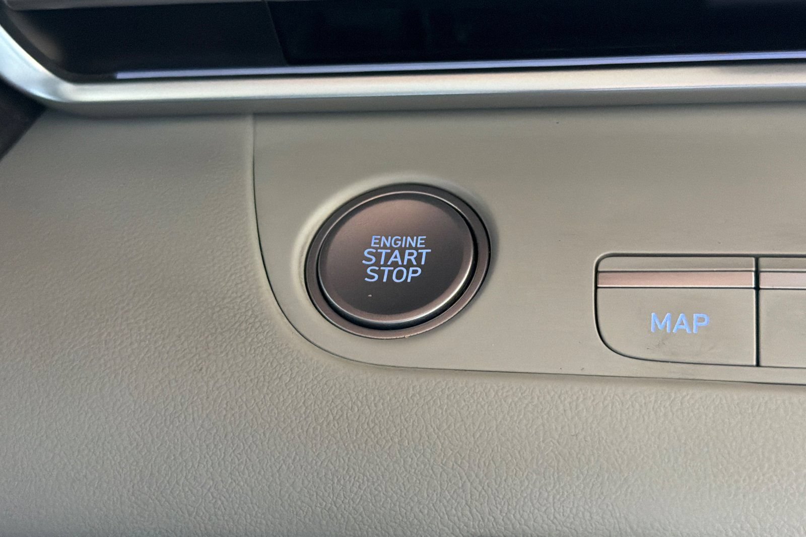 Used 2024 Hyundai Elantra Limited FWD image 29