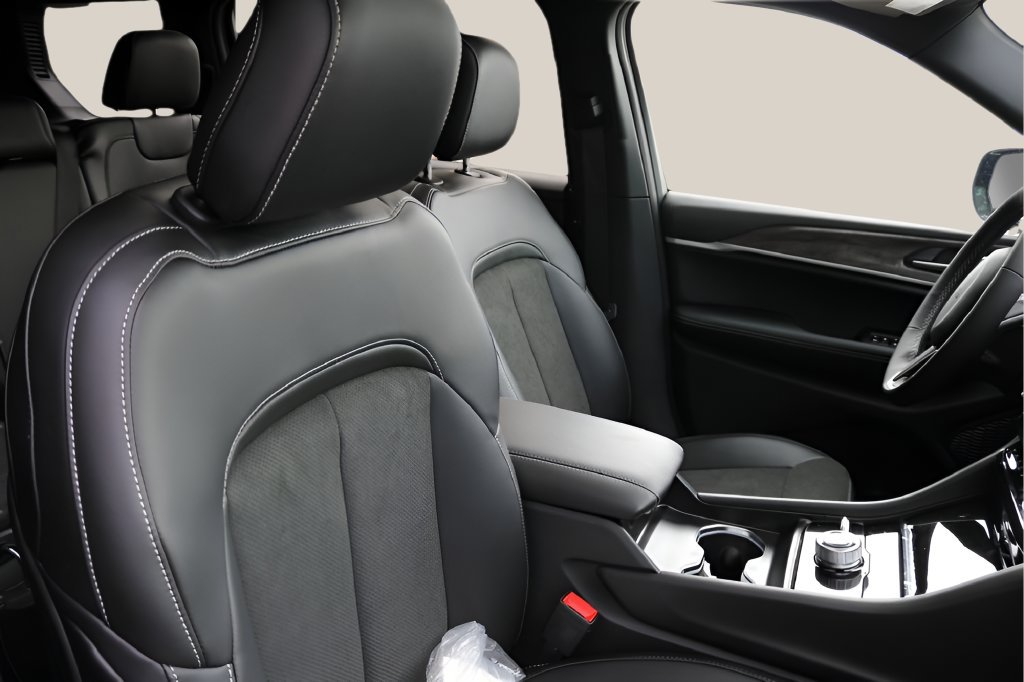 New 2026 Jeep Grand Cherokee L 4WD image 23