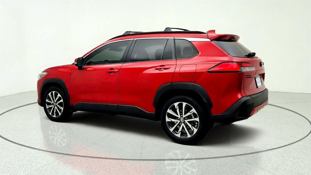 Used 2022 Toyota Corolla Cross XLE w/ Convenience Package FWD image 7