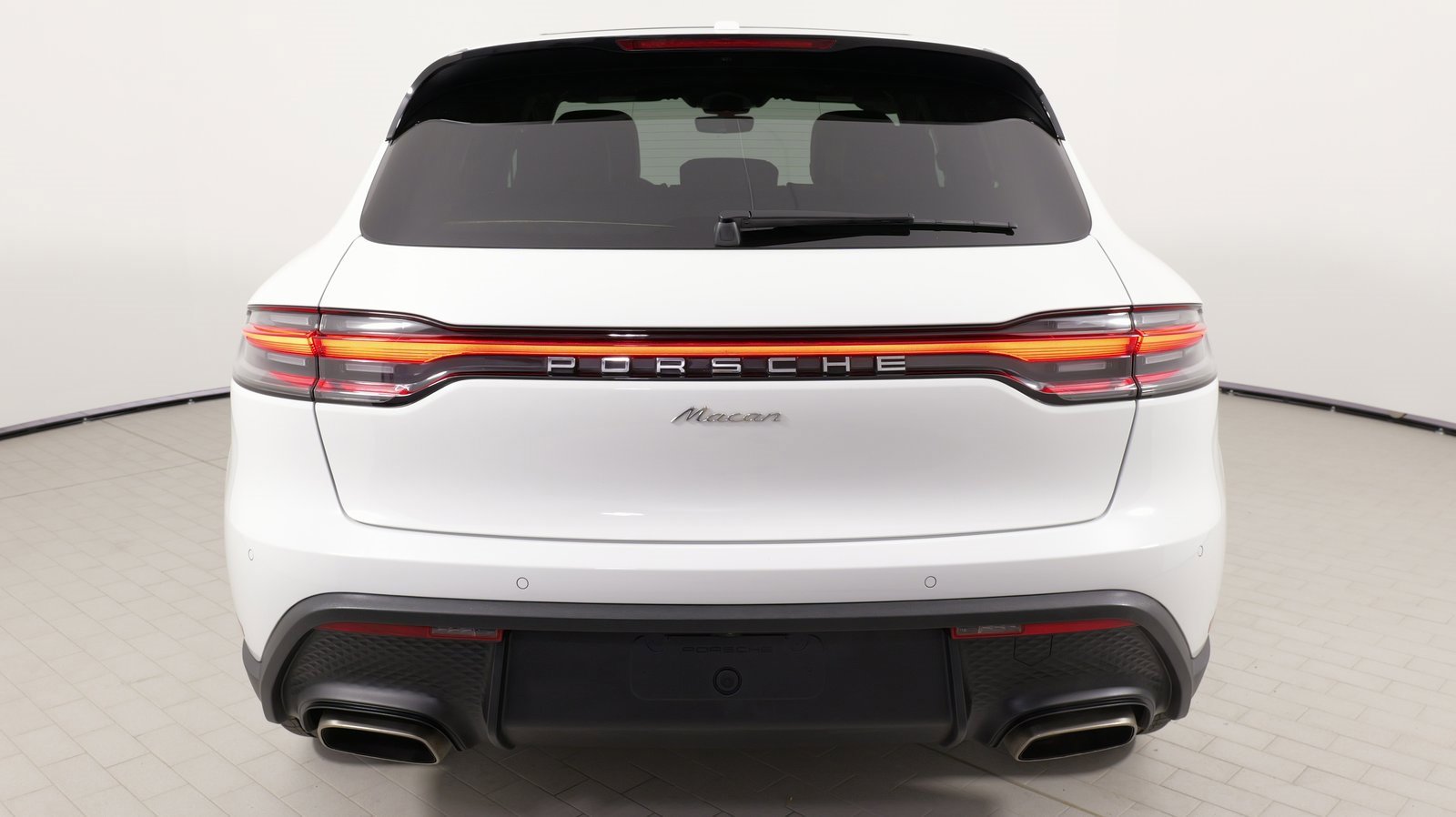 Used 2025 Porsche Macan image 15