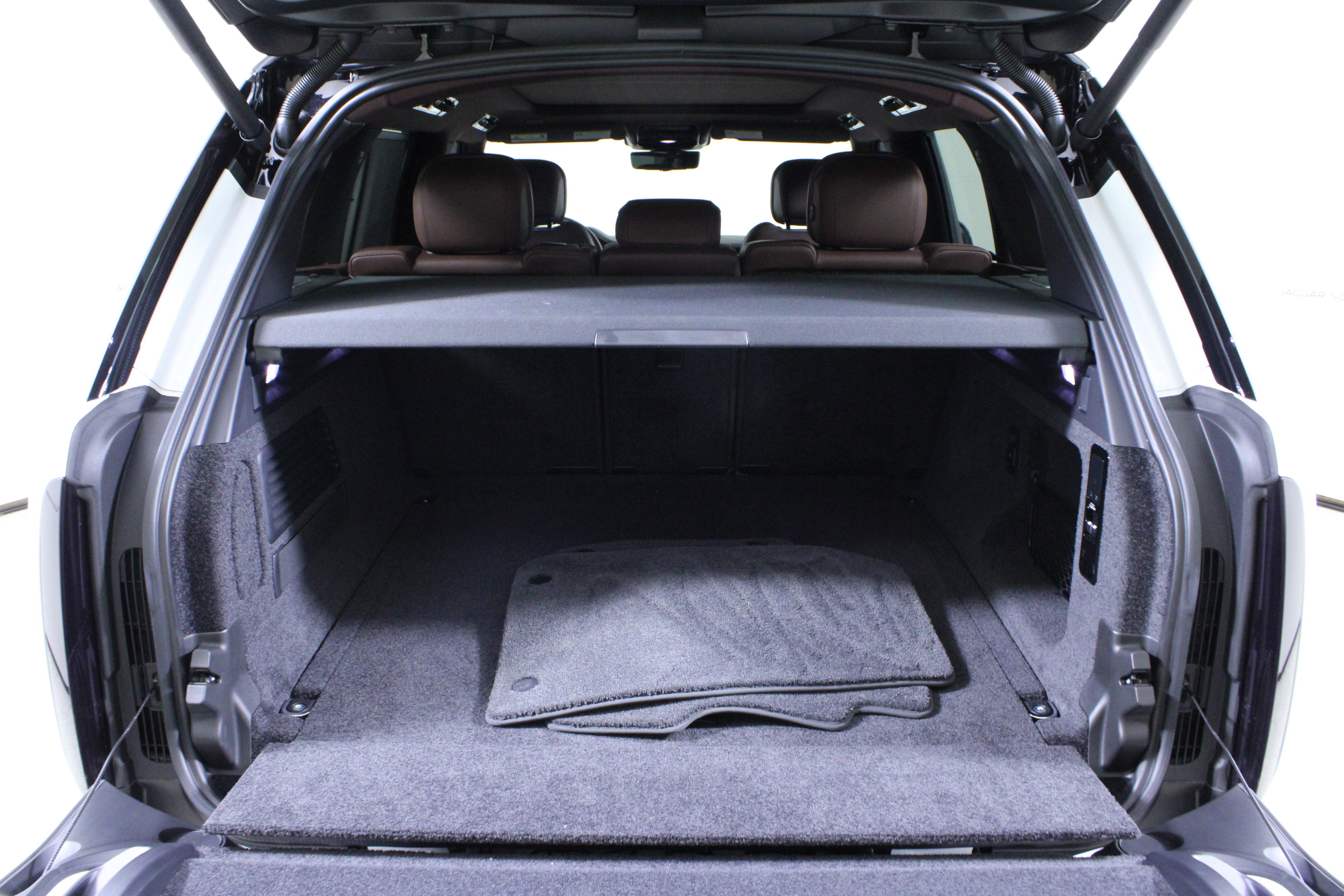 Used 2024 Land Rover Range Rover SE image 9