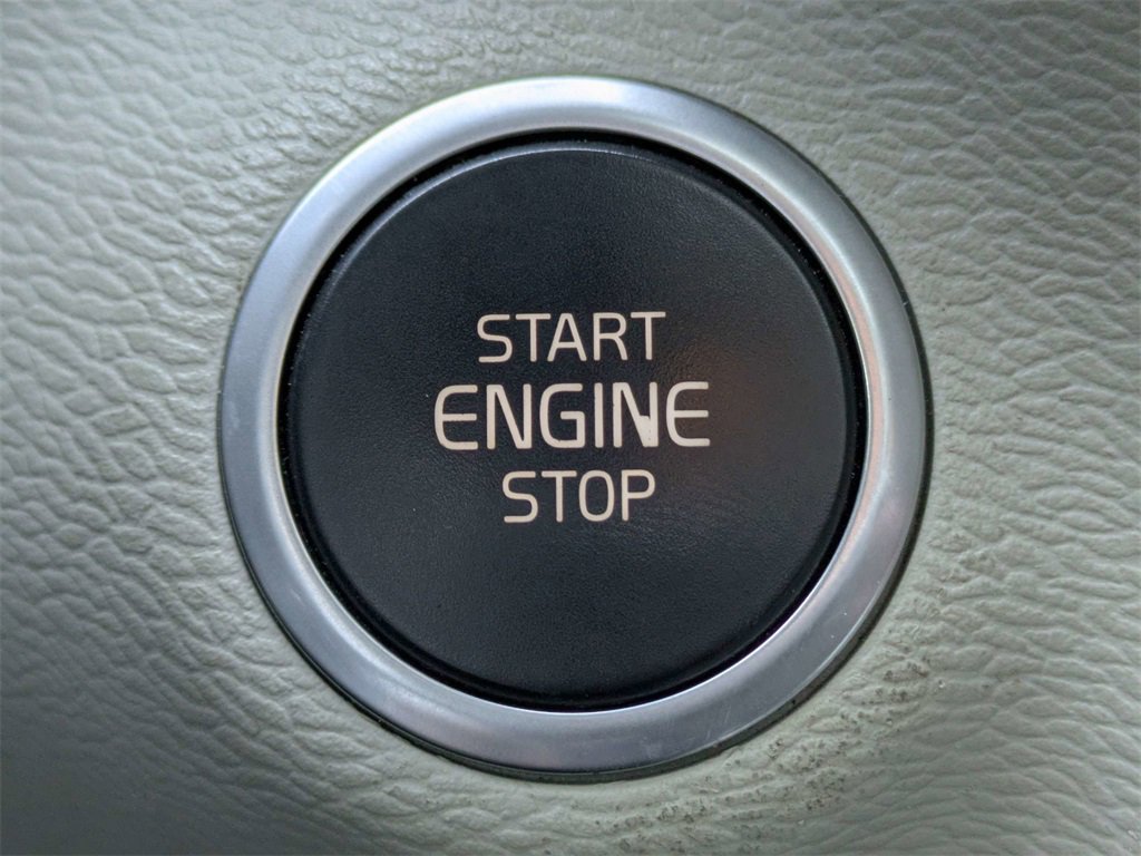 Used 2021 Volvo XC40 T5 Momentum w/ Protection Package Premier image 30