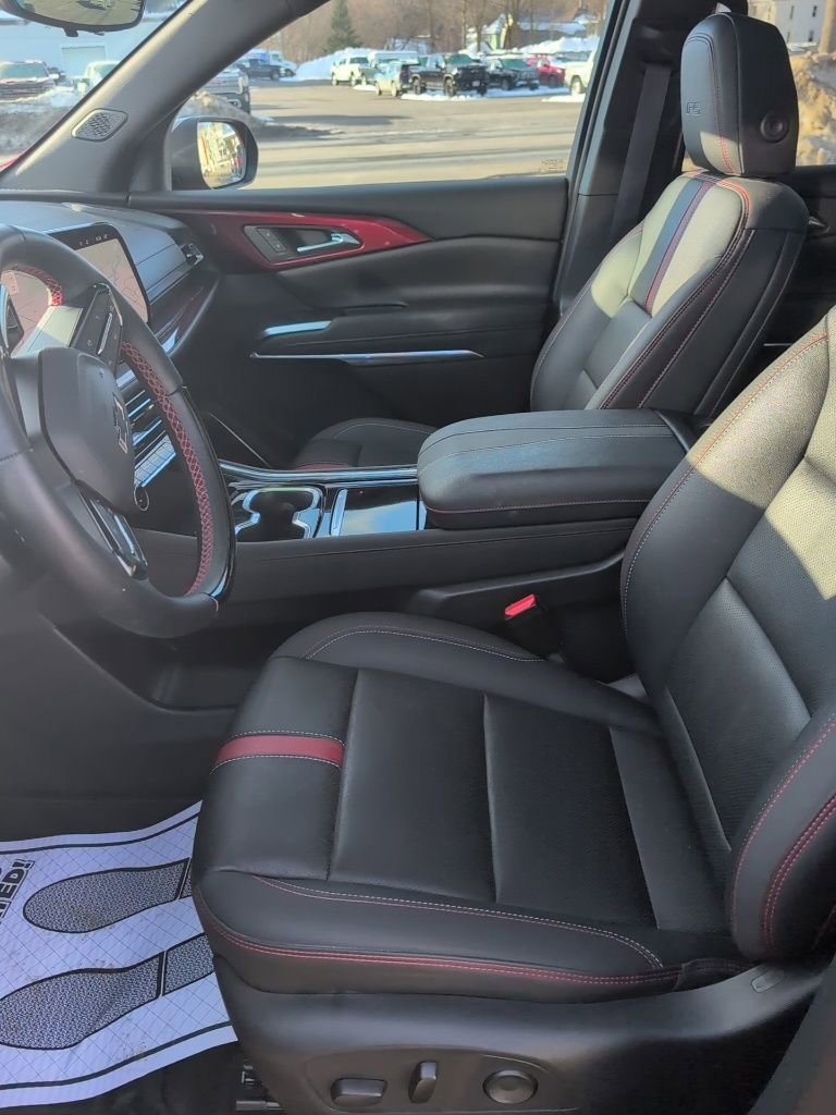 Used 2024 Chevrolet Traverse RS w/ LPO, Floor Liner Package image 5