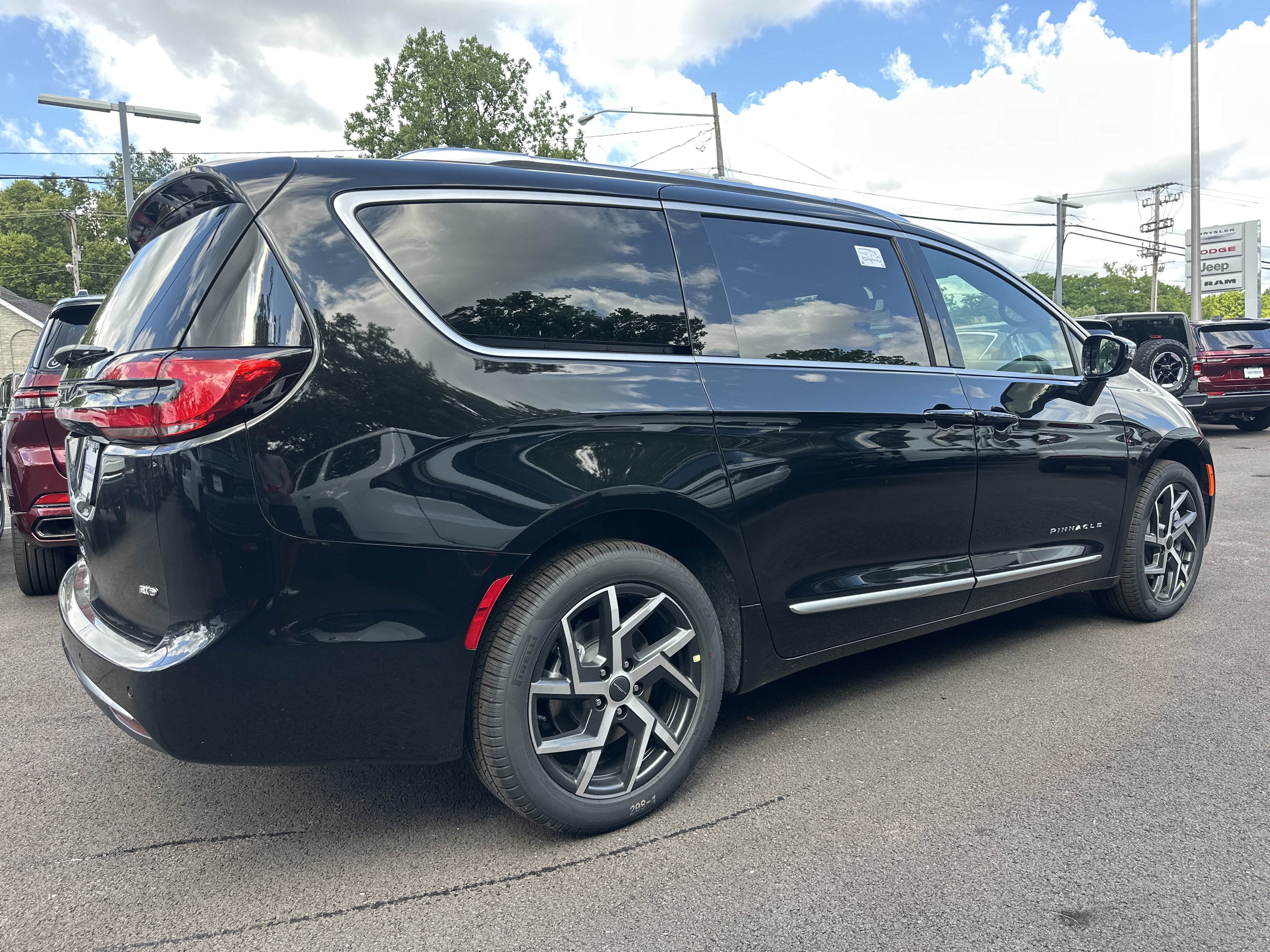 New 2027 Chrysler Pacifica Pinnacle AWD/4WD image 20