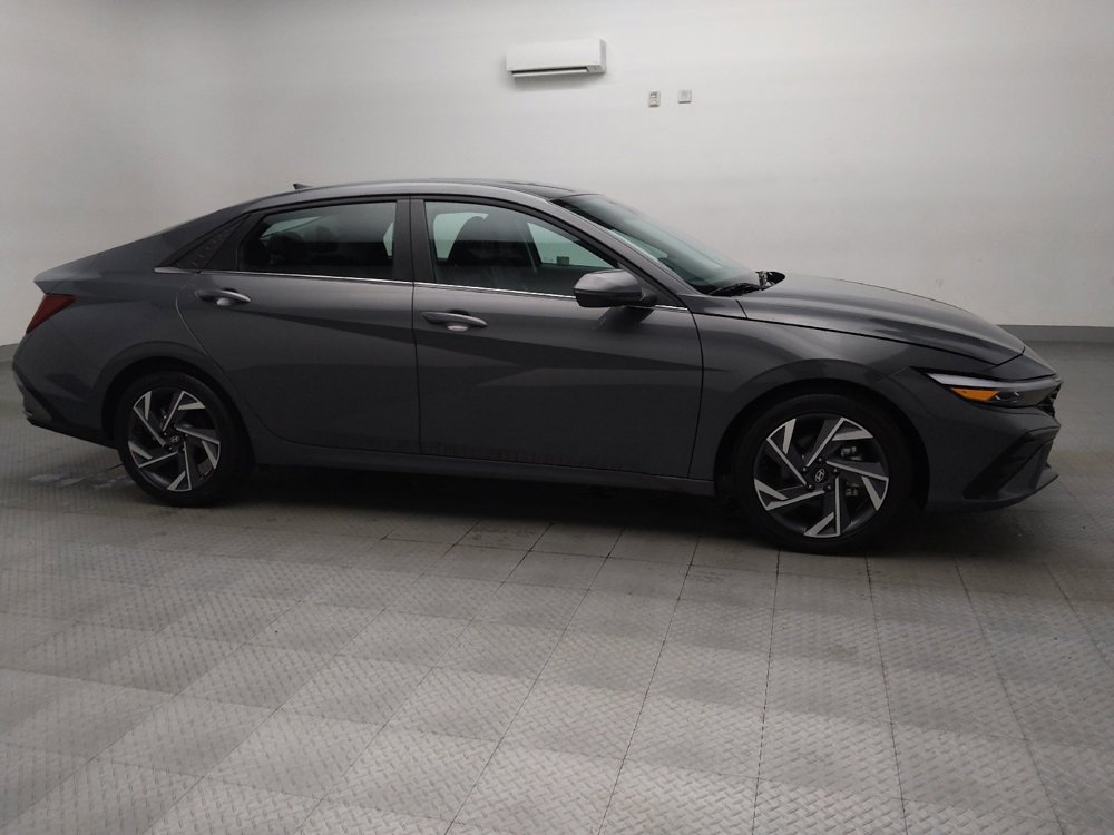 Used 2025 Hyundai Elantra Limited image 11