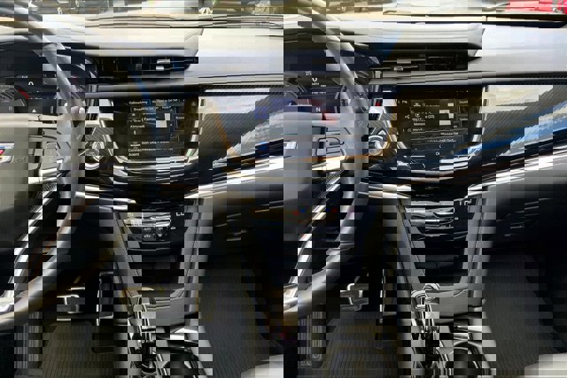 Used 2022 Cadillac XT6 Sport w/ Technology Package image 5