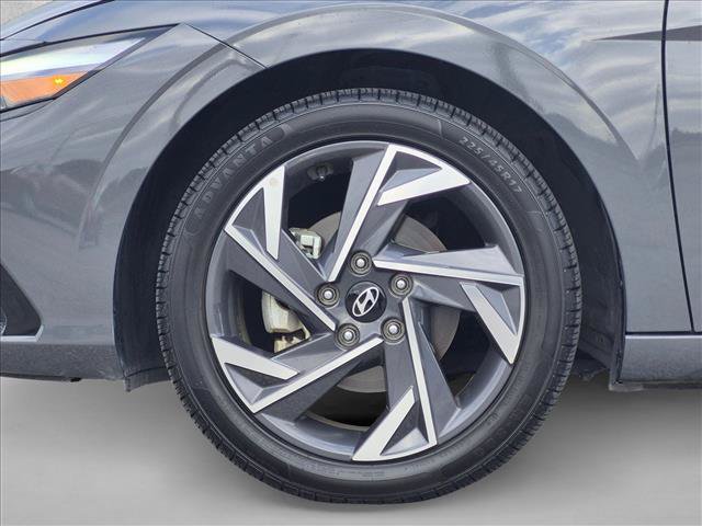 Used 2025 Hyundai Elantra Limited FWD image 24
