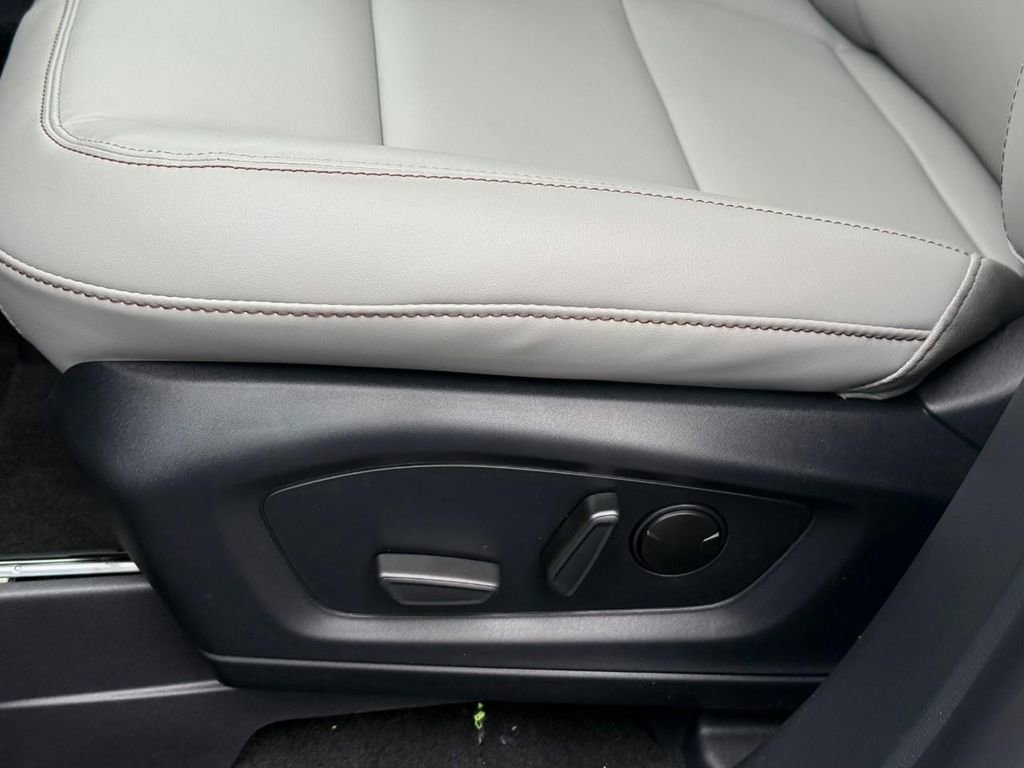 New 2026 Ford Explorer Active w/ Active Comfort Package image 14