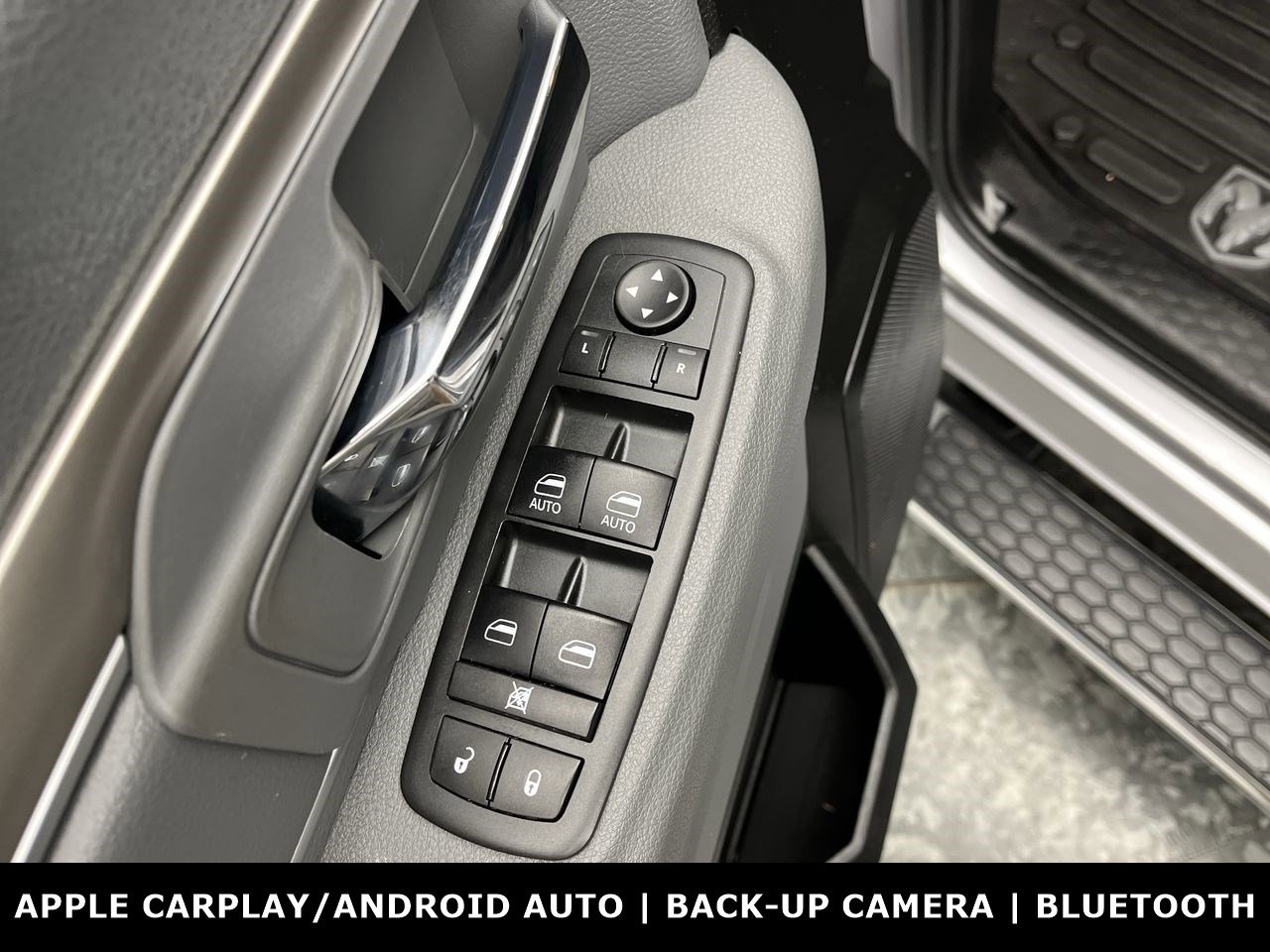 Used 2020 RAM 1500 Classic SLT AWD/4WD image 8