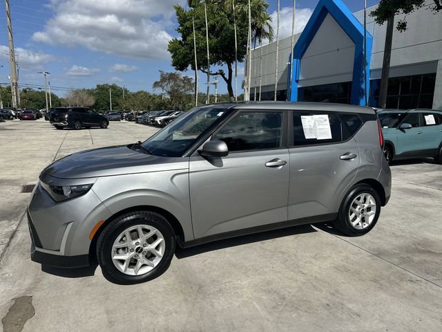 Used 2024 Kia Soul LX w/ Option Group 015 FWD image 16