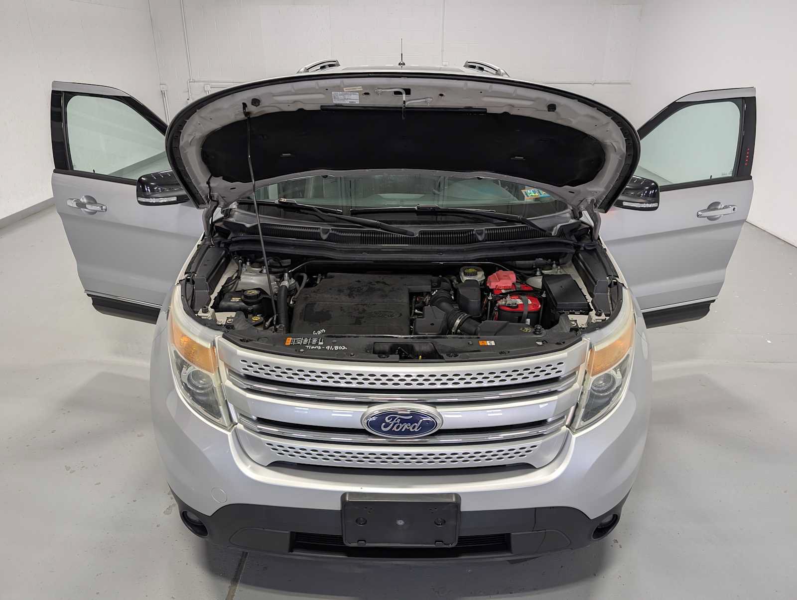 Used 2015 Ford Explorer XLT w/ Equipment Group 202B AWD/4WD image 12