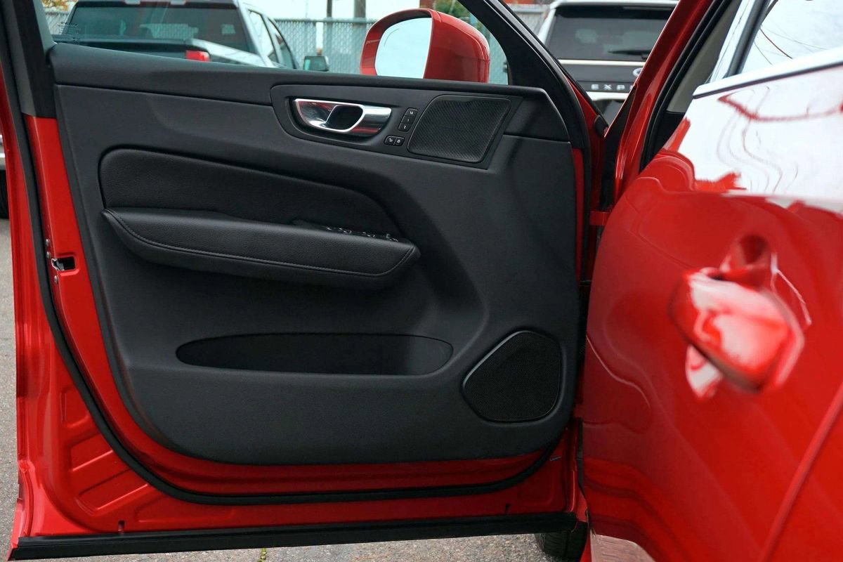 Used 2020 Volvo XC60 T5 Inscription w/ Protection Package Premier image 14