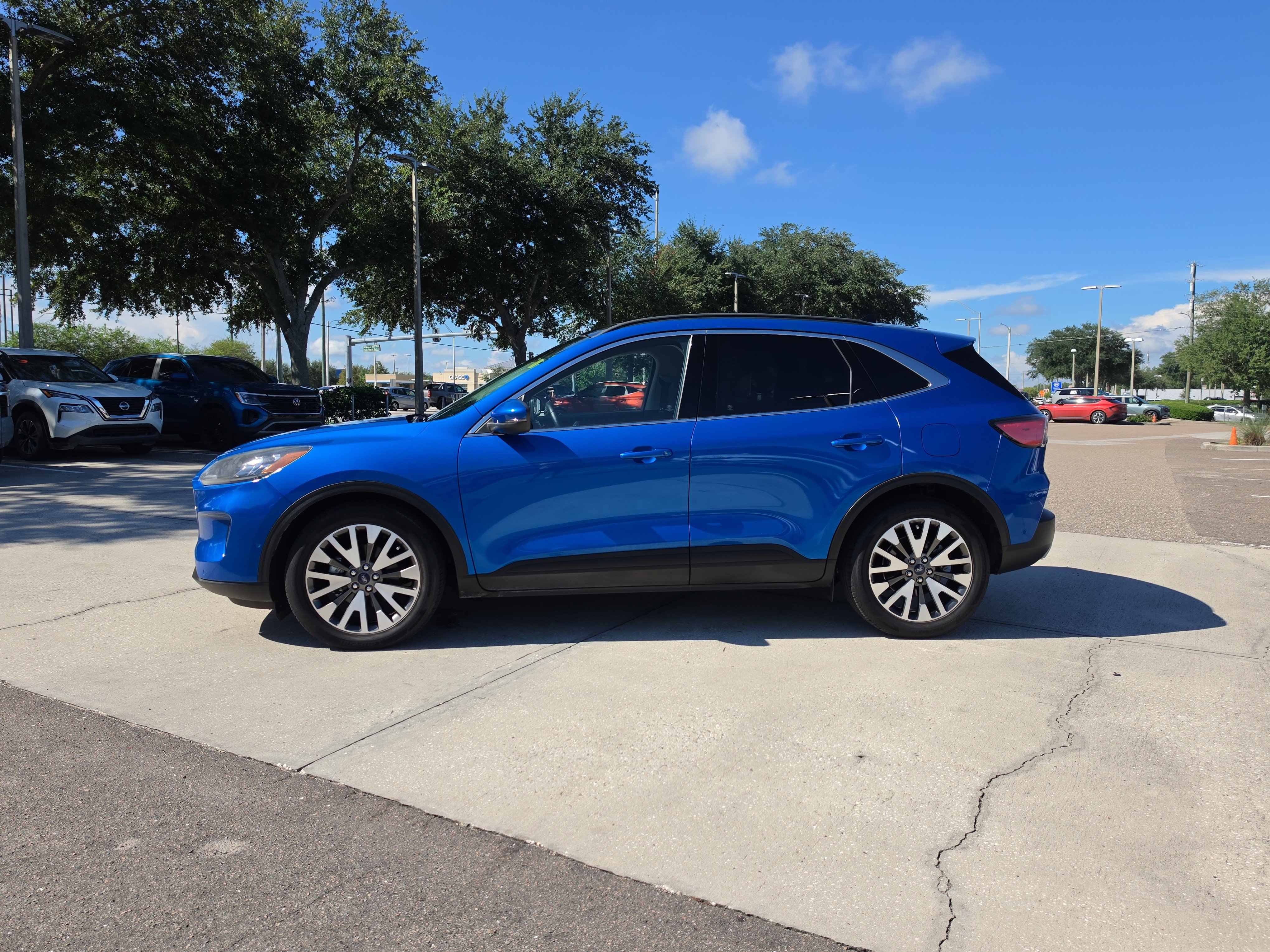 Used 2020 Ford Escape Titanium FWD image 5