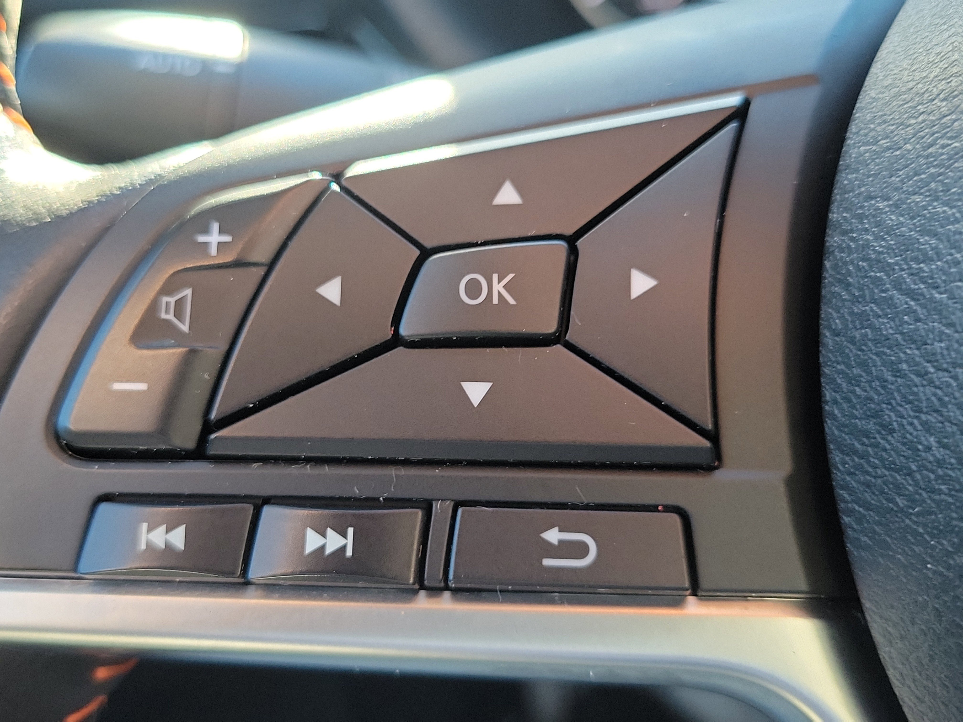 Used 2024 Nissan Sentra SR w/ SR Premium Package FWD image 17