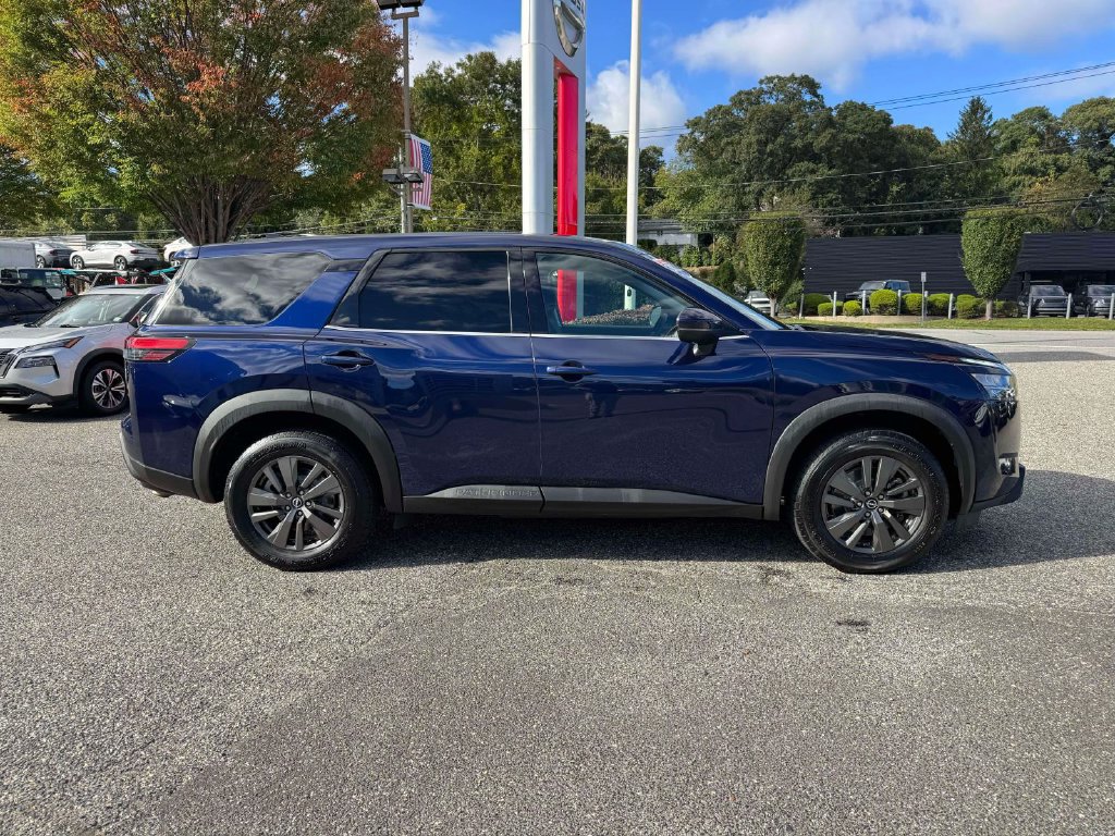 Used 2022 Nissan Pathfinder S AWD/4WD image 11