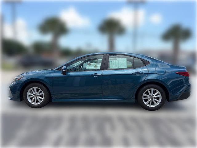 Used 2025 Toyota Camry LE image 4