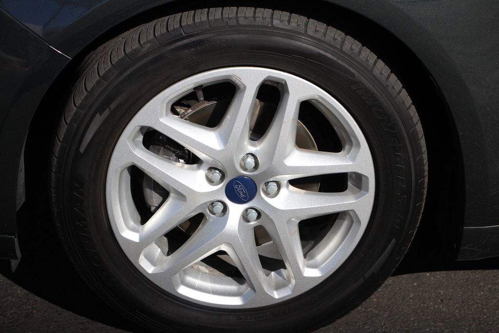 Used 2016 Ford Fusion SE image 13