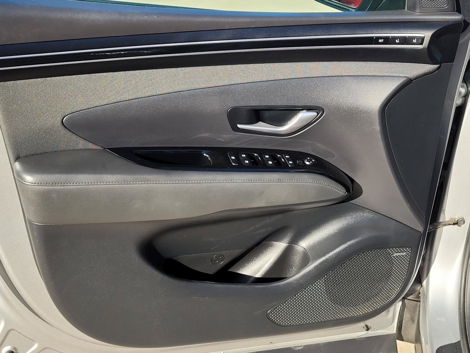 Used 2022 Hyundai Tucson Limited w/ Cargo Package FWD image 4